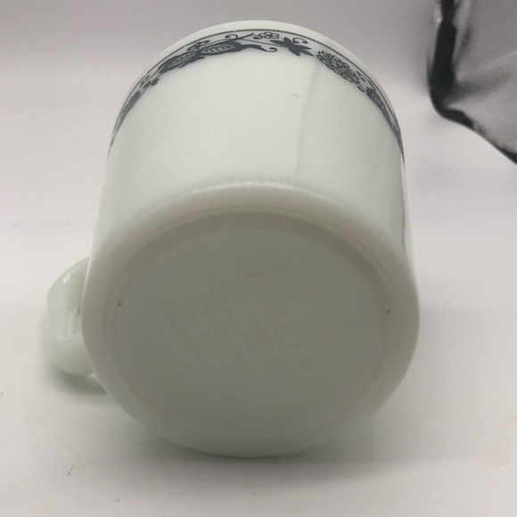 Vintage Pyrex Old Town Blue Onion Coffee Mugs x 2 i - Picture 3 of 5